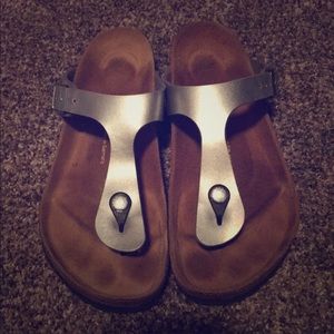 Birkenstock’s Gizeh Silver Size 40